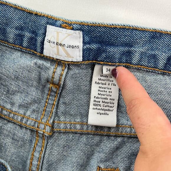 CLAUDIA | Calvin Klein Jeans Size 34 L to XL Cuttoff High Rise Mom Denim Shorts - Picture 2 of 6